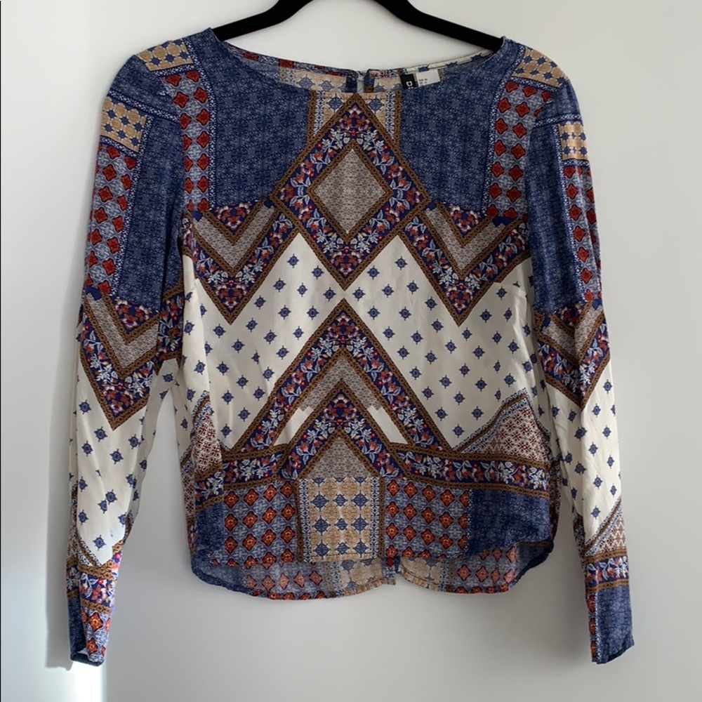 🌟 3 for $25 🌟 Mediterranean printed long sleeve